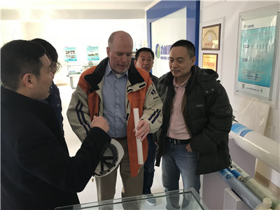 中科院理化研究所李畢忠博士、西門子公司過程工業部水處理專家William  Cunningham先生、王克軍先生及安陽市開發區科技局領導一行到我公司參觀交流